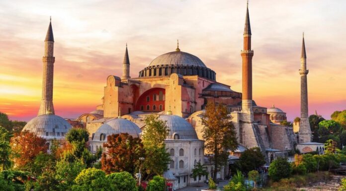 Οι Τούρκοι μετατρέπουν την Αγιά Σοφιά σε τζαμί