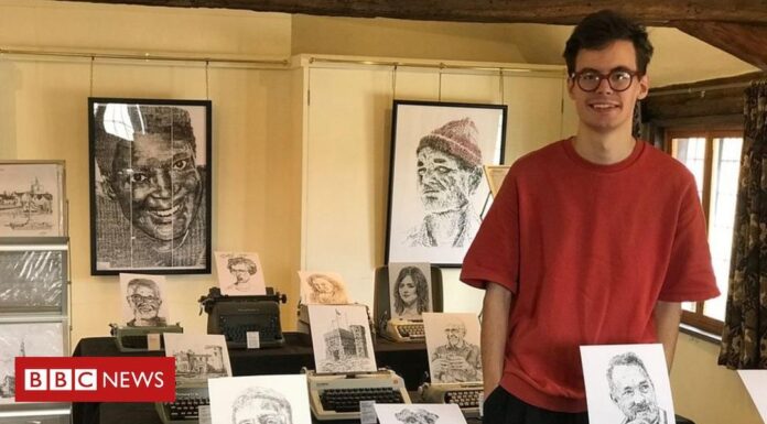 Αντί για πινέλα χρησιμοποιεί…γραφομηχανή