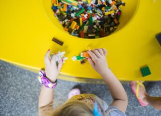 Η Lego «έχτισε» με τα τουβλάκια της «ουρανοξύστες κερδών»
