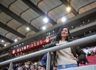 Σοφία Καλιφατίδου: Αποθεώνει τον Ολυμπιακό μέσα από την ζωγραφική της