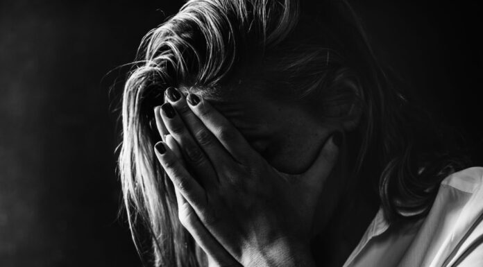 Σπάνε τη σιωπή οι γυναίκες που κακοποιούνται