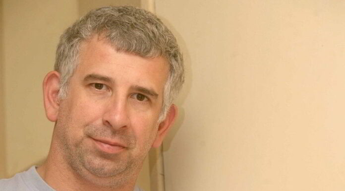 Πέτρος Φιλιππίδης: Η αυλαία που έπεσε χωρίς να ακουστεί χειροκρότημα