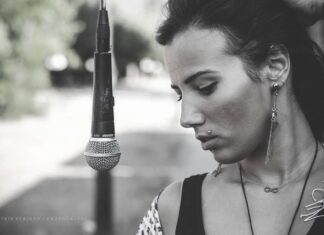 Νίνα Καραπάνου: Η νεαρή αρχόντισσα του ελληνικού λαϊκού τραγουδιού