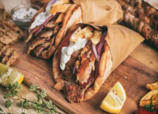 Καυτερή η τιμή του πιτόγυρου…στα 2,90€