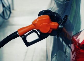 Ακριβό μου διθέσιο: Η Ελλάδα παγκόσμια πρωταθλήτρια στις τιμές καυσίμων