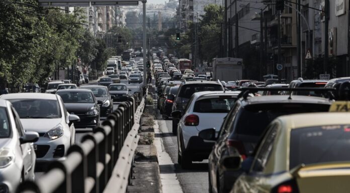 70 ώρες το χρόνο κολλημένοι στην κίνηση της Αθήνας