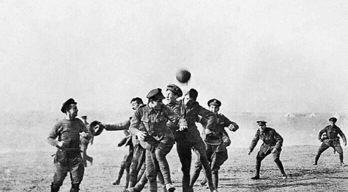 Χριστούγεννα στο μέτωπο με…ποδόσφαιρο: Ανακωχή παίζοντας μπάλα