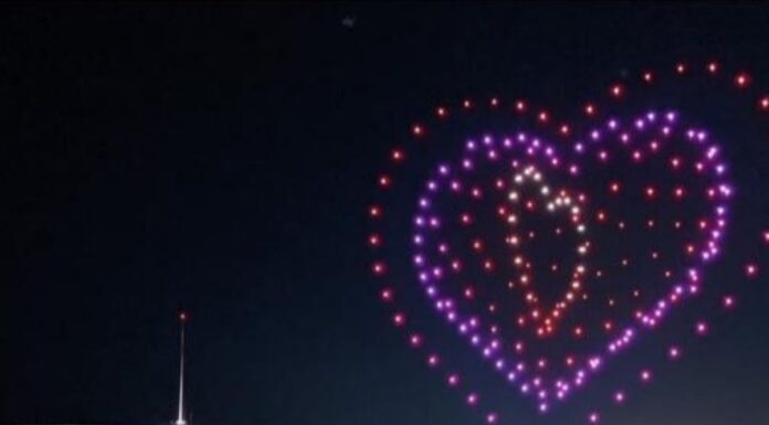 360 drones “χόρεψαν” στον αττικό ουρανό