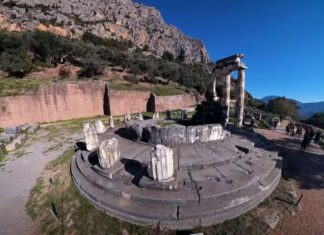 Δελφοί: Ο «Ομφαλός της Γης»