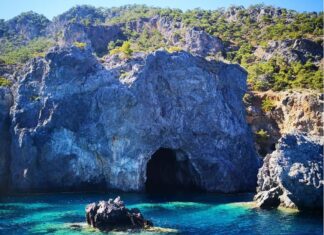 Η Κάρπαθος στα 14 μέρη του πλανήτη που προτείνει η Daily Mail για το 2023