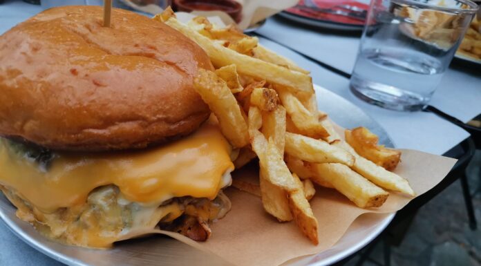 Steve’s: Το συνεργείο που «επισκευάζει» τα καλύτερα burgers και πίτσες