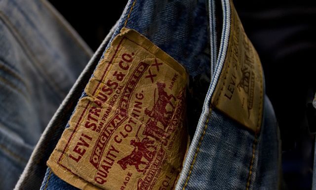 Πώς επηρέασε η κλιματική αλλαγή τις πωλήσεις στα τζιν παντελόνια