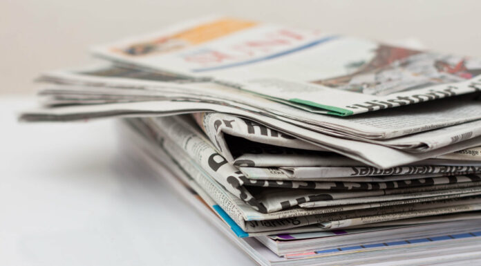 Λιγοστεύουν οι αναγνώστες των εφημερίδων
