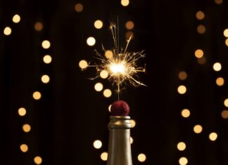 Πολύχρωμες και έντονες ευχές από ξεχωριστές προσωπικότητες