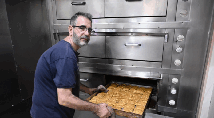 Φουρνίζουν μες τον καύσωνα