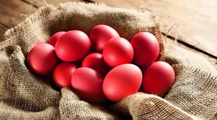 Γιατί βάφουμε κόκκινα αυγά τη Μ.Πεμπτη;