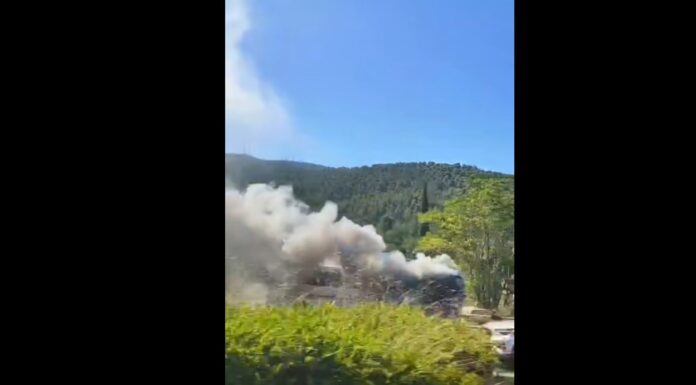 Φωτιά σε τουριστικό λεωφορείο στην Περιφερειακή Υμηττού