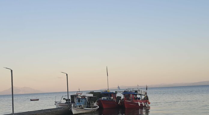 Αύγουστος στη χώρα του φωτός – Ξεχωριστές προσωπικότητες μας ξεναγούν στους παραδείσους τους
