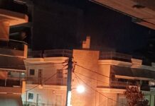 Στις φλόγες τυλίχθηκε αυτοκίνητο στο Περιστέρι, μαρτυρίες για εμπρηστική επίθεση